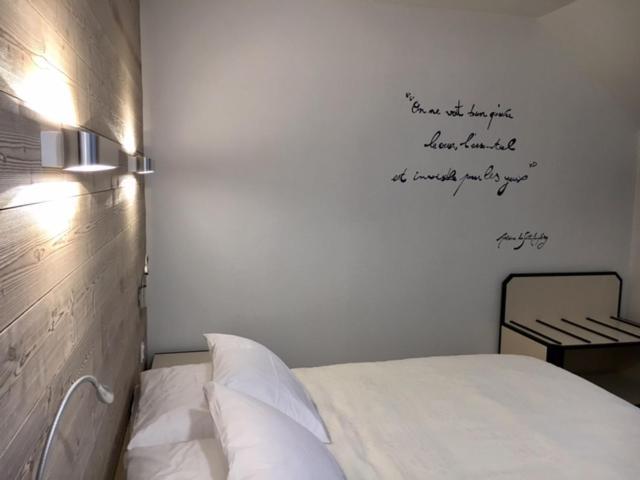 Logis Hotel "Ici M'Aime" Rouvray  Exterior photo